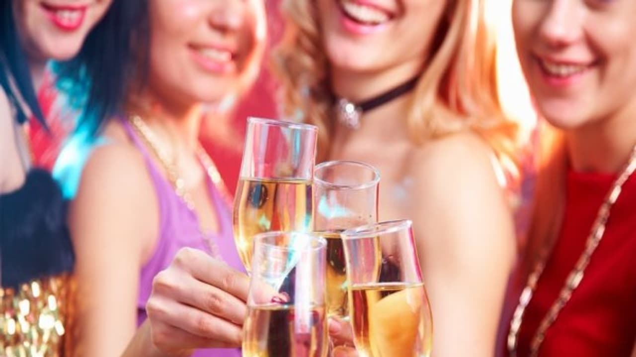 உஷார்: சாராயம் குடிக்கும் பெண்களுக்கு இவ்வளவு பாதிப்புகள் ஏற்படும்… உஷார்: சாராயம் குடிக்கும் பெண்களுக்கு இவ்வளவு பாதிப்புகள் ஏற்படும்…