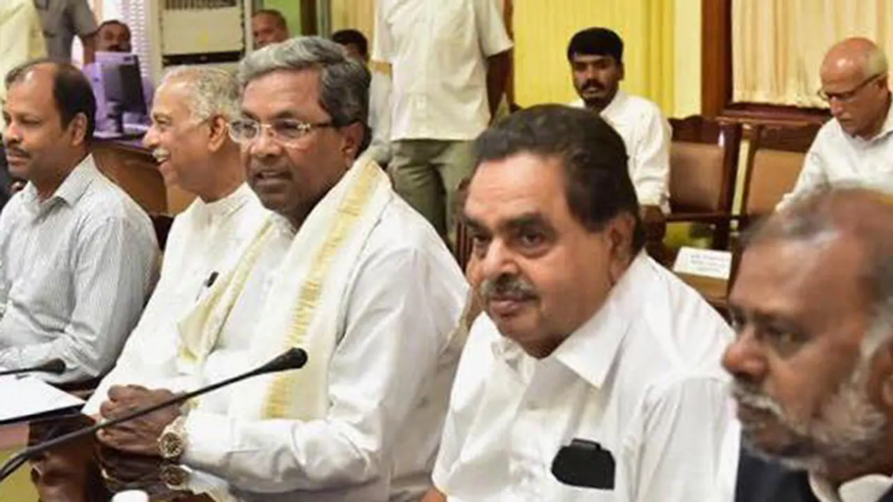 ದಿಡ್ಡಳ್ಳಿ ನಿರಾಶ್ರಿತರಿಗೆ ವಸತಿ ಕಲ್ಪಿಸಲು ಸರ್ಕಾರ ಬದ್ಧ: ಸಿದ್ದರಾಮಯ್ಯ ದಿಡ್ಡಳ್ಳಿ ನಿರಾಶ್ರಿತರಿಗೆ ವಸತಿ ಕಲ್ಪಿಸಲು ಸರ್ಕಾರ ಬದ್ಧ: ಸಿದ್ದರಾಮಯ್ಯ