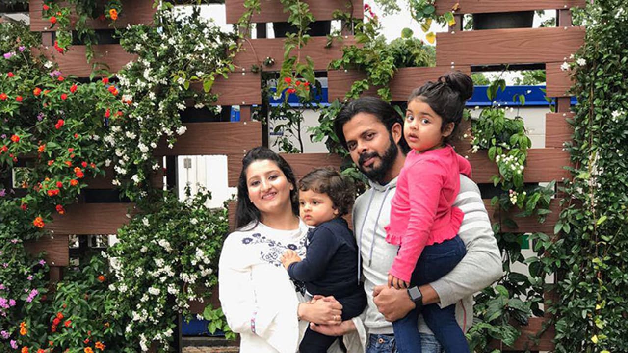 ക്രിക്കറ്റ് വിട്ടൊരു കളിയില്ല,എന്നാല്... ക്രിക്കറ്റ് വിട്ടൊരു കളിയില്ല,എന്നാല്...