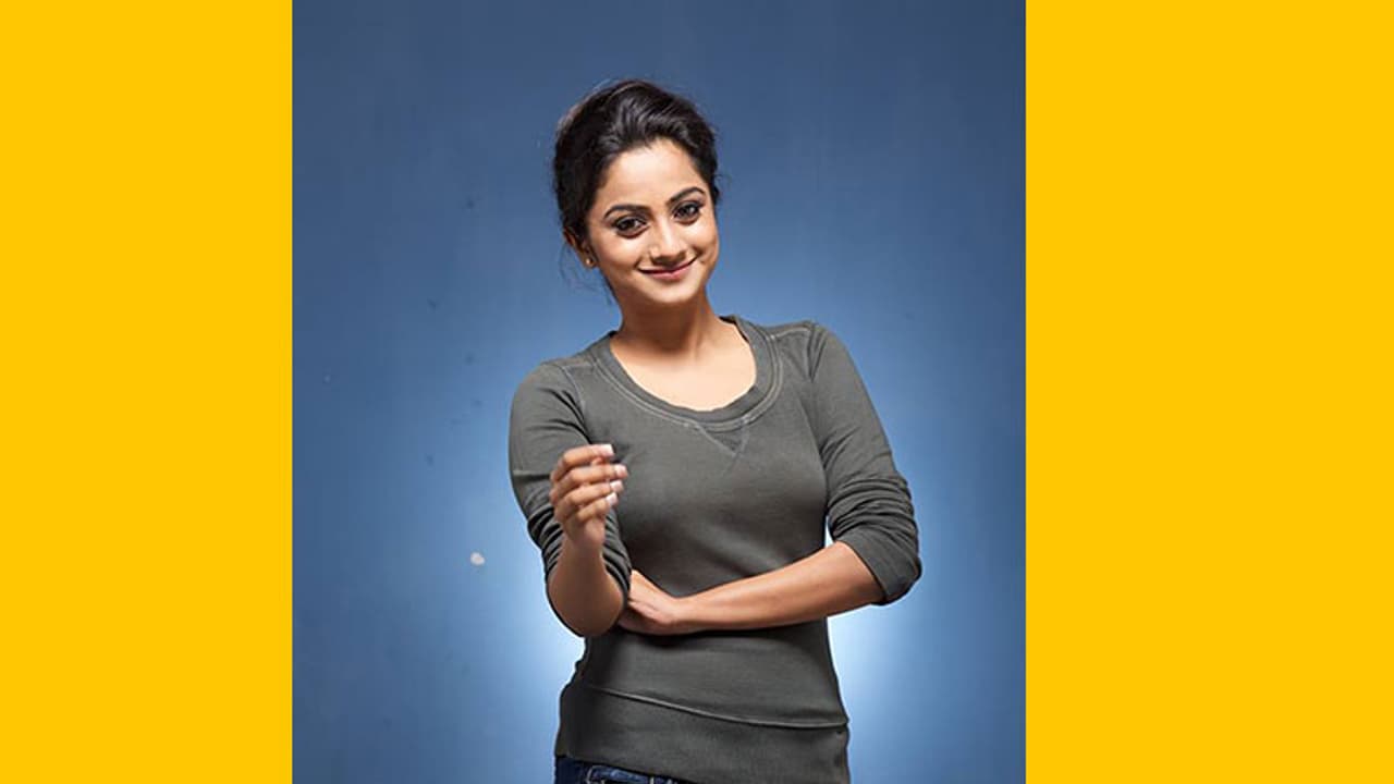 'പോലീസ് അന്വേഷിക്കുന്ന അക്കൗണ്ടുകളൊന്നും എനിക്കില്ല'; തുറന്നടിച്ച് നമിതാ പ്രമോദ് 'പോലീസ് അന്വേഷിക്കുന്ന അക്കൗണ്ടുകളൊന്നും എനിക്കില്ല'; തുറന്നടിച്ച് നമിതാ പ്രമോദ്