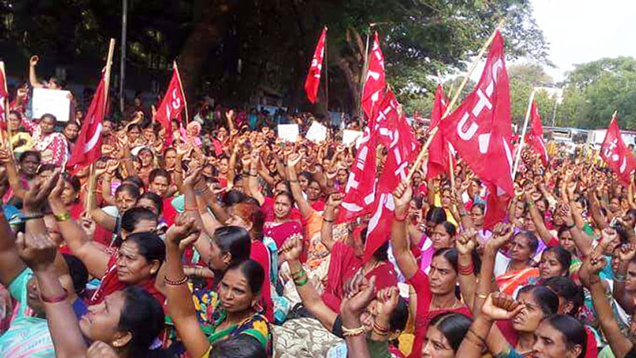 ಹೊಸ ಆದೇಶದಿಂದ ಅಂಗನವಾಡಿ ಕಾರ್ಯಕರ್ತೆಯರಿಗೆ ಅನ್ಯಾಯ ಹೊಸ ಆದೇಶದಿಂದ ಅಂಗನವಾಡಿ ಕಾರ್ಯಕರ್ತೆಯರಿಗೆ ಅನ್ಯಾಯ