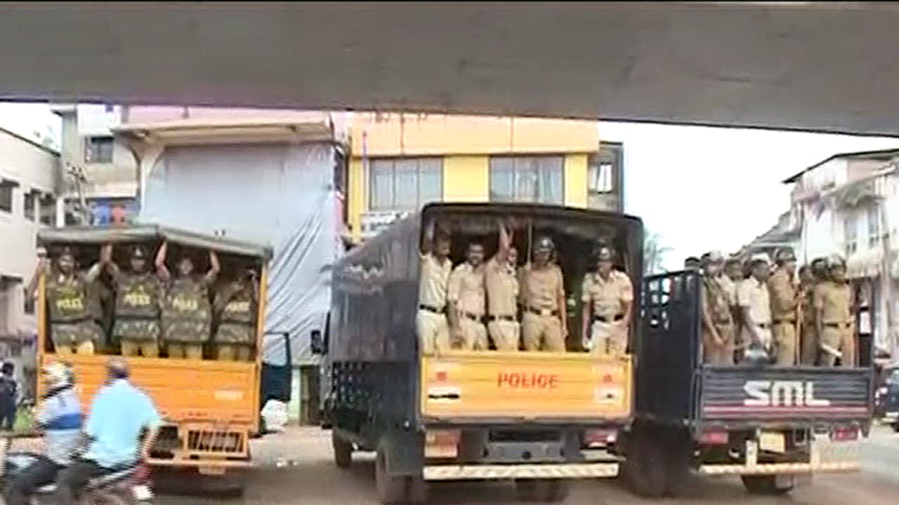 ಪ್ರಕ್ಷುಬ್ದಗೊಂಡಿದ್ದ ದಕ್ಷಿಣ ಕನ್ನಡ ಸಹಜಸ್ಥಿತಿಯತ್ತ: ಬಂಟ್ವಾಳ ತಾಲೂಕಿನಾದ್ಯಂತ ಪೊಲೀಸ್ ಸರ್ಪಗಾವಲು ಪ್ರಕ್ಷುಬ್ದಗೊಂಡಿದ್ದ ದಕ್ಷಿಣ ಕನ್ನಡ ಸಹಜಸ್ಥಿತಿಯತ್ತ: ಬಂಟ್ವಾಳ ತಾಲೂಕಿನಾದ್ಯಂತ ಪೊಲೀಸ್ ಸರ್ಪಗಾವಲು