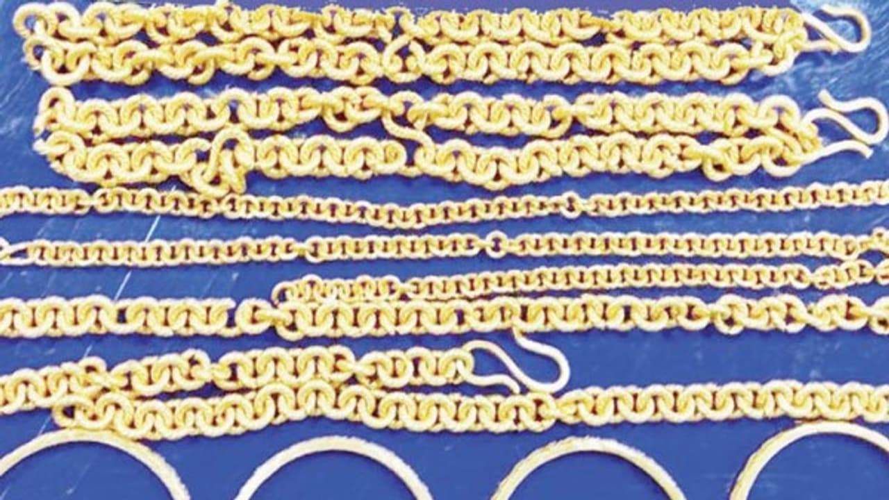 ரூ.40 இலட்சம் தங்க நகைகள் கடத்தல்... திருச்சி விமான நிலையத்தில் வசமாக சிக்கிய மலேசிய பெண்... ரூ.40 இலட்சம் தங்க நகைகள் கடத்தல்... திருச்சி விமான நிலையத்தில் வசமாக சிக்கிய மலேசிய பெண்...