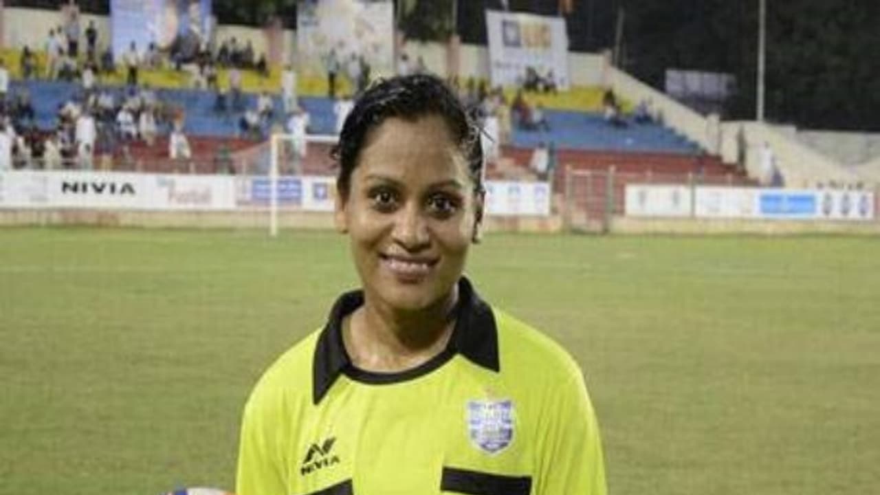 மகளிர் உலக கோப்பை கால்பந்து போட்டிக்கு இந்திய வீராங்கனை உதவி நடுவராக தேர்வு... மகளிர் உலக கோப்பை கால்பந்து போட்டிக்கு இந்திய வீராங்கனை உதவி நடுவராக தேர்வு...