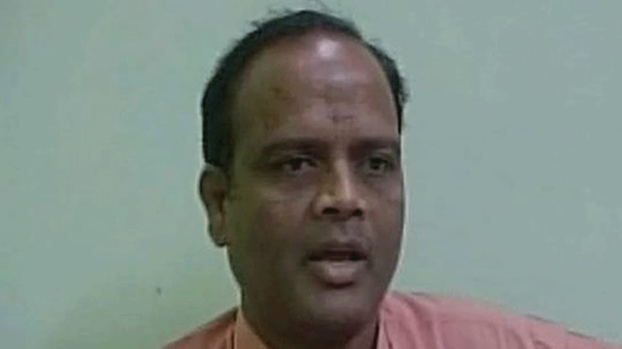 ಪಿನರಾಯಿ ತಲೆ ತಂದು ಕೊಟ್ಟವರಿಗೆ 1 ಕೋಟಿ ಕೊಡುವುದಾಗಿ ಆರ್'ಎಸ್ಎಸ್ ಮುಖಂಡರಿಂದ ವಿವಾದಾತ್ಮಕ ಹೇಳಿಕೆ ಪಿನರಾಯಿ ತಲೆ ತಂದು ಕೊಟ್ಟವರಿಗೆ 1 ಕೋಟಿ ಕೊಡುವುದಾಗಿ ಆರ್'ಎಸ್ಎಸ್ ಮುಖಂಡರಿಂದ ವಿವಾದಾತ್ಮಕ ಹೇಳಿಕೆ