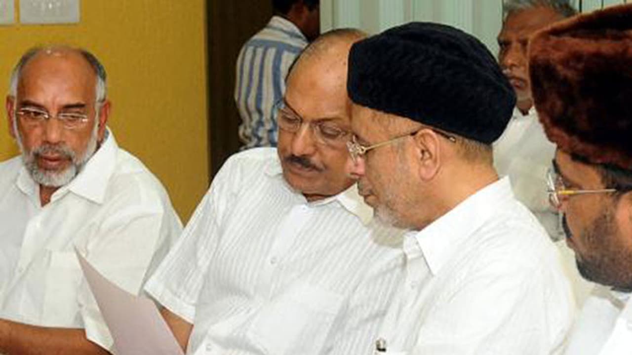 മലപ്പുറം ലോക്സഭാ സീറ്റിനായി മുസ്ലീം ലീഗ് നേതൃത്വത്തിൽ സമ്മര്ദ്ദം ചെലുത്തി നേതാക്കൾ മലപ്പുറം ലോക്സഭാ സീറ്റിനായി മുസ്ലീം ലീഗ് നേതൃത്വത്തിൽ സമ്മര്ദ്ദം ചെലുത്തി നേതാക്കൾ