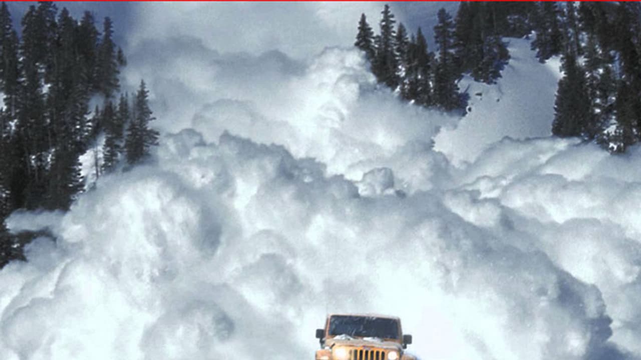 ಕಾಶ್ಮೀರ ಕಣಿವೆಯಲ್ಲಿ ಹಿಮಪಾತ; ಓರ್ವ ಯೋಧ ಸೇರಿ 5ಕ್ಕೂ ಹೆಚ್ಚು ಸಾವು ಕಾಶ್ಮೀರ ಕಣಿವೆಯಲ್ಲಿ ಹಿಮಪಾತ; ಓರ್ವ ಯೋಧ ಸೇರಿ 5ಕ್ಕೂ ಹೆಚ್ಚು ಸಾವು