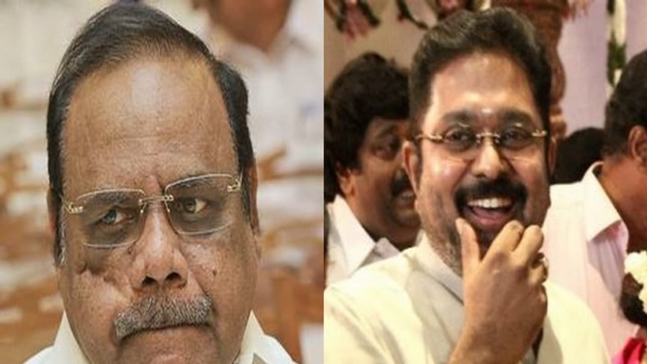 குக்கர் கேங்’கால் டென்ஷனான சபா... நக்கல் சிரிப்போடு நைசாக சமாதனப்படுத்திய தினா! குக்கர் கேங்’கால் டென்ஷனான சபா... நக்கல் சிரிப்போடு நைசாக சமாதனப்படுத்திய தினா!