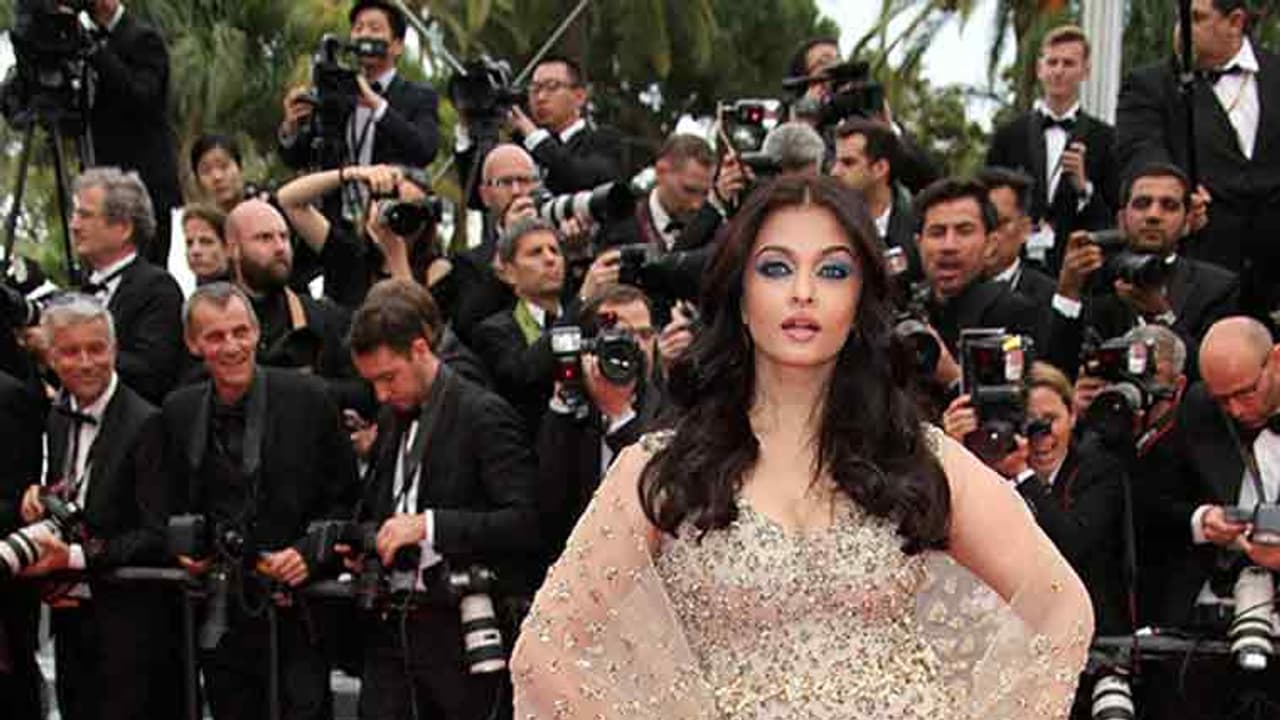 Cannes 2016: Aishwarya Rai stuns as vision in gold Cannes 2016: Aishwarya Rai stuns as vision in gold
