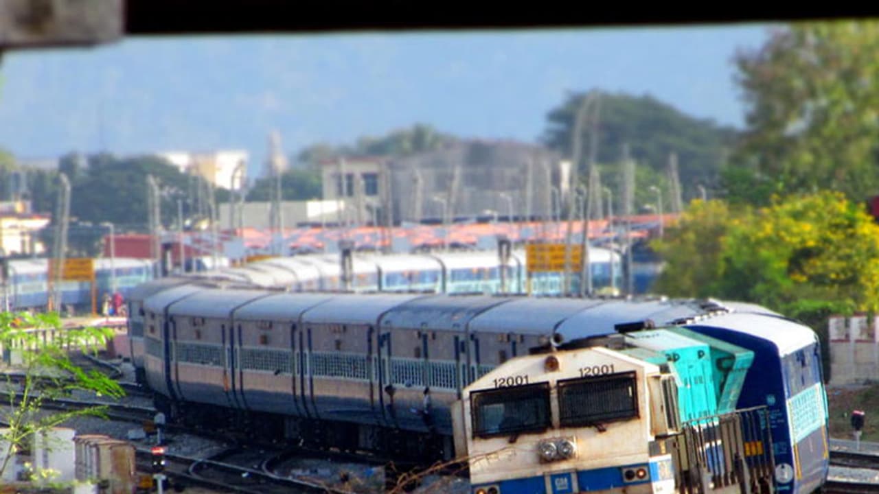 Delhi Goa Nizamuddin Express gets delayed by 20 minutes as gateman falls asleep Delhi Goa Nizamuddin Express gets delayed by 20 minutes as gateman falls asleep