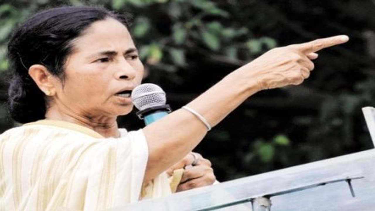 டார்ஜிலிங் இக்கட்டான நிலையில் இருப்பதற்கு காரணம் பாஜக தான்! மம்தா அதிரடி குற்றச்சாட்டு… டார்ஜிலிங் இக்கட்டான நிலையில் இருப்பதற்கு காரணம் பாஜக தான்! மம்தா அதிரடி குற்றச்சாட்டு…