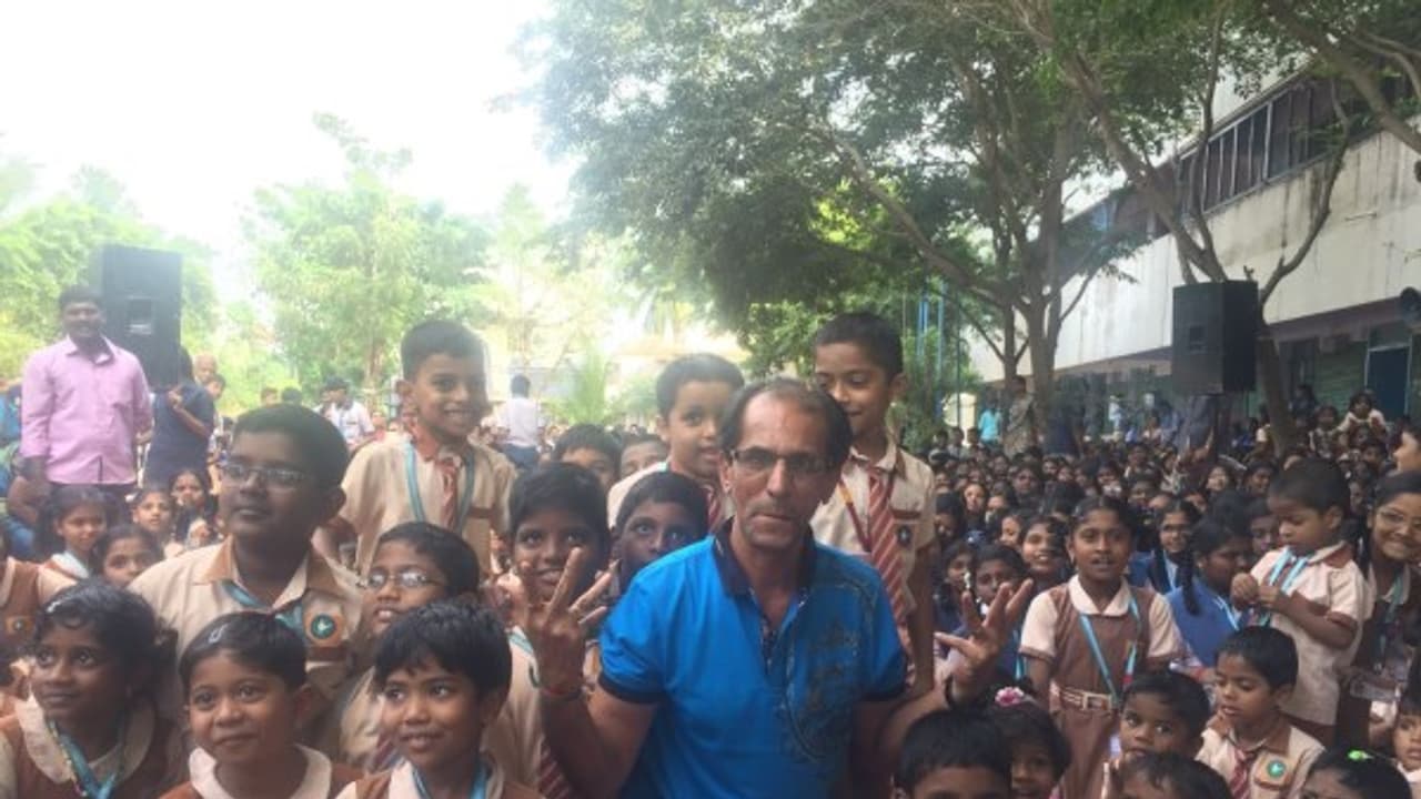 குழந்தைகளோடு “ குழந்தைகள் தின “ விழாவை கொண்டாடிய “ பிக்பாஸ் “ வையாபுரி !