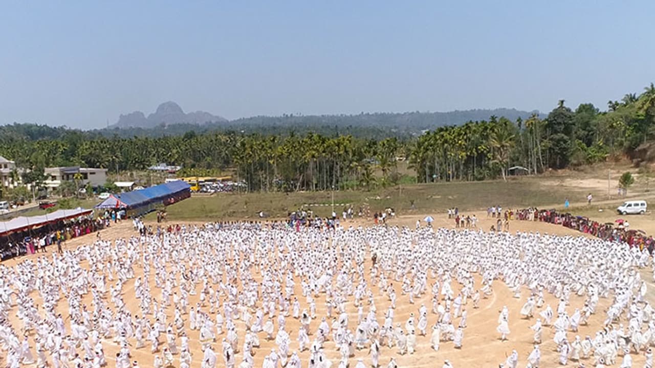 വിസ്മയം തീര്ത്ത് ബഡൂഗ നൃത്തം ; ഒടുവില് ലോകറിക്കാര്ഡും വിസ്മയം തീര്ത്ത് ബഡൂഗ നൃത്തം ; ഒടുവില് ലോകറിക്കാര്ഡും