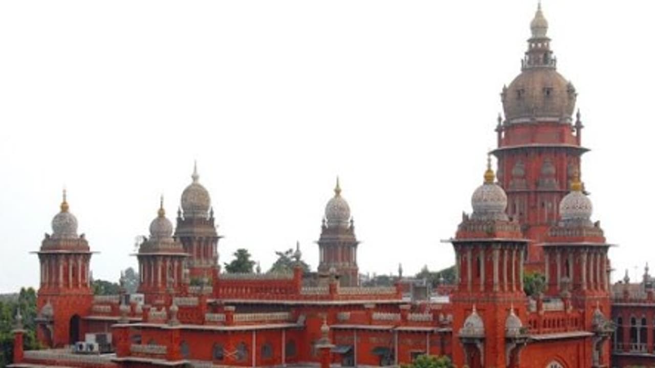 நீட் தேர்வு வழக்கு சென்னைக்கு மாற்றம் – உயர்நீதிமன்ற மதுரை கிளை பதிவாளர் உத்தரவு... நீட் தேர்வு வழக்கு சென்னைக்கு மாற்றம் – உயர்நீதிமன்ற மதுரை கிளை பதிவாளர் உத்தரவு...