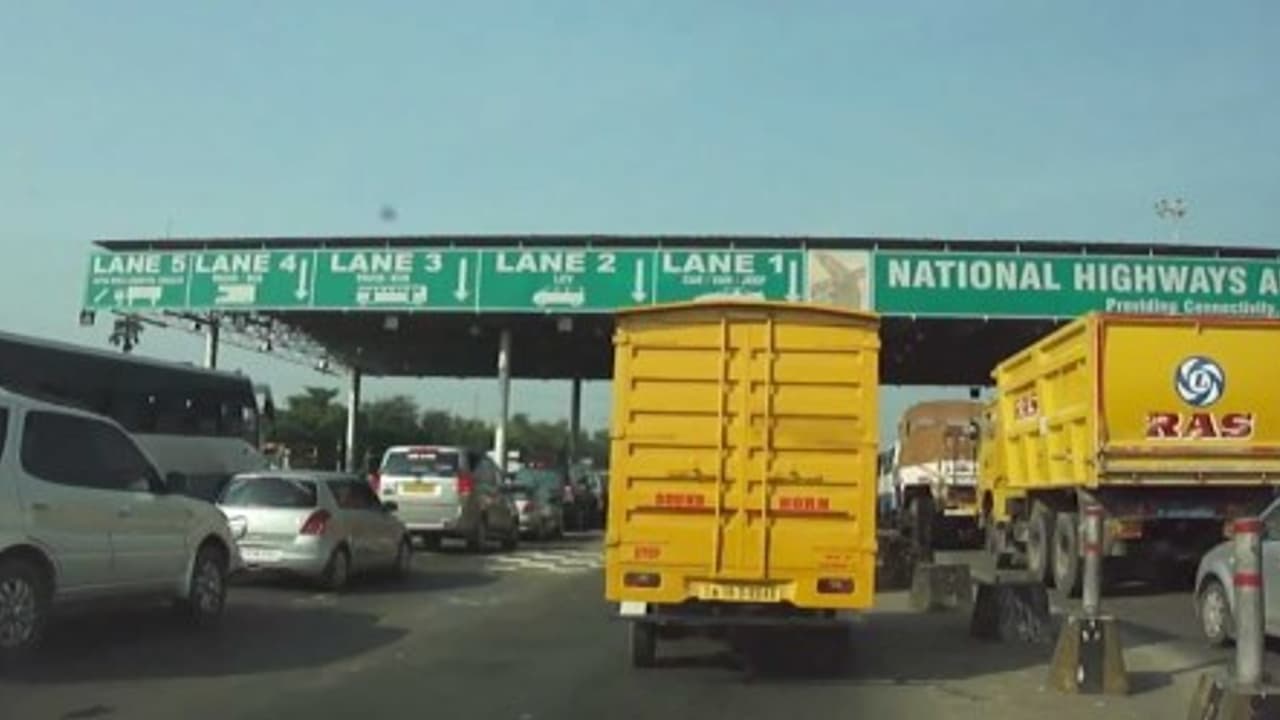 வதந்தியை நம்ப வேண்டாம்...! டோல்கெட்டில் காத்திருந்தாலும் கட்டணம் கட்டாயம்...! வதந்தியை நம்ப வேண்டாம்...! டோல்கெட்டில் காத்திருந்தாலும் கட்டணம் கட்டாயம்...!