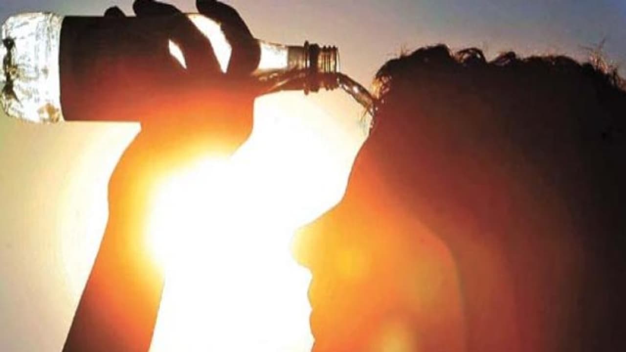 தமிழக மக்களே உஷார்…. இன்று வரலாறு காணாத வெயில் அடிக்குமாம்…. வானிலை ஆய்வு மையம் எச்சரிக்கை!! தமிழக மக்களே உஷார்…. இன்று வரலாறு காணாத வெயில் அடிக்குமாம்…. வானிலை ஆய்வு மையம் எச்சரிக்கை!!