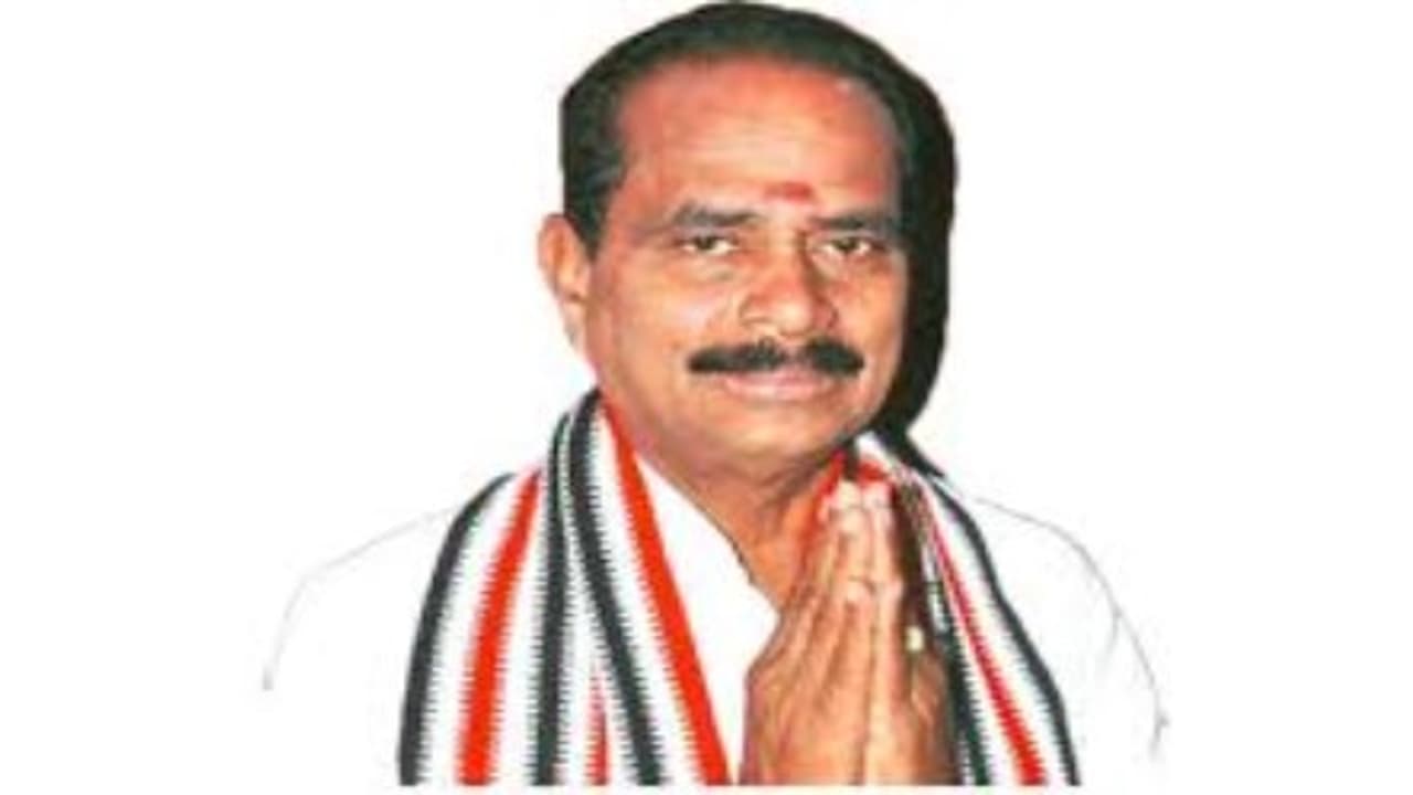 தம்பிதுரை சபாநாயகர் பதவி பிடுங்கப்படும்….ஆகஸ்ட் 15 ஆம் தேதி கோட்டையில் கொடியேற்றுகிறார் ஓபிஎஸ்… எம்.பி.பகீர் பேச்சு.. தம்பிதுரை சபாநாயகர் பதவி பிடுங்கப்படும்….ஆகஸ்ட் 15 ஆம் தேதி கோட்டையில் கொடியேற்றுகிறார் ஓபிஎஸ்… எம்.பி.பகீர் பேச்சு..