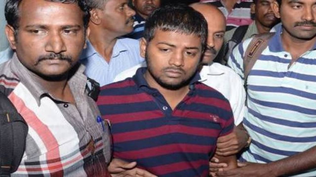 சிறைக்குள் இருந்தே ரூ200 கோடி மோசடி... சுகேஷ் சந்திரசேகரின் கூட்டாளிகளுடன் காதலியும் கைது..! சிறைக்குள் இருந்தே ரூ200 கோடி மோசடி... சுகேஷ் சந்திரசேகரின் கூட்டாளிகளுடன் காதலியும் கைது..!