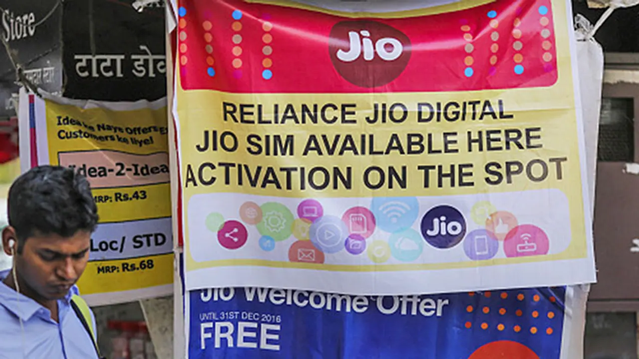 Jio effect: After telcos, govt fuming over ₹685 crore free data, voice costs Jio effect: After telcos, govt fuming over ₹685 crore free data, voice costs