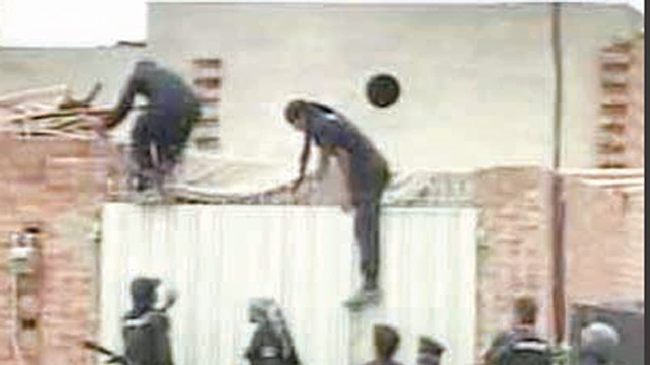 ಹಿಂದೂ ಮನೆಗಳ ಮೇಲೆ ಪಾಕಿಸ್ತಾನಿ ಪೊಲೀಸರಿಂದ ದಾಳಿ? ಹಿಂದೂ ಮನೆಗಳ ಮೇಲೆ ಪಾಕಿಸ್ತಾನಿ ಪೊಲೀಸರಿಂದ ದಾಳಿ?