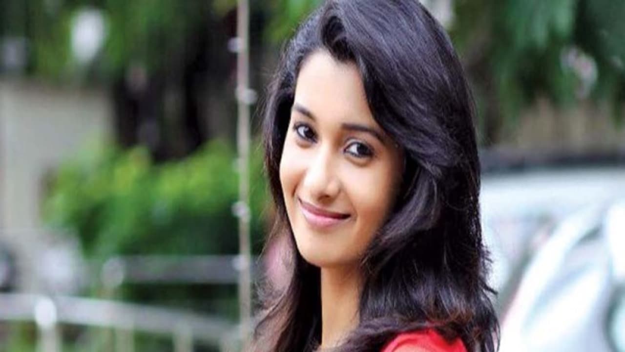 ஸ்டெர்லைட் ஆலையை மூடக்காரணம் எடப்பாடி அரசுதான் னு விளம்பரம் போட்டுடாதீங்க; பிரியா பவானி சங்கர் கோரிக்கை ஸ்டெர்லைட் ஆலையை மூடக்காரணம் எடப்பாடி அரசுதான் னு விளம்பரம் போட்டுடாதீங்க; பிரியா பவானி சங்கர் கோரிக்கை