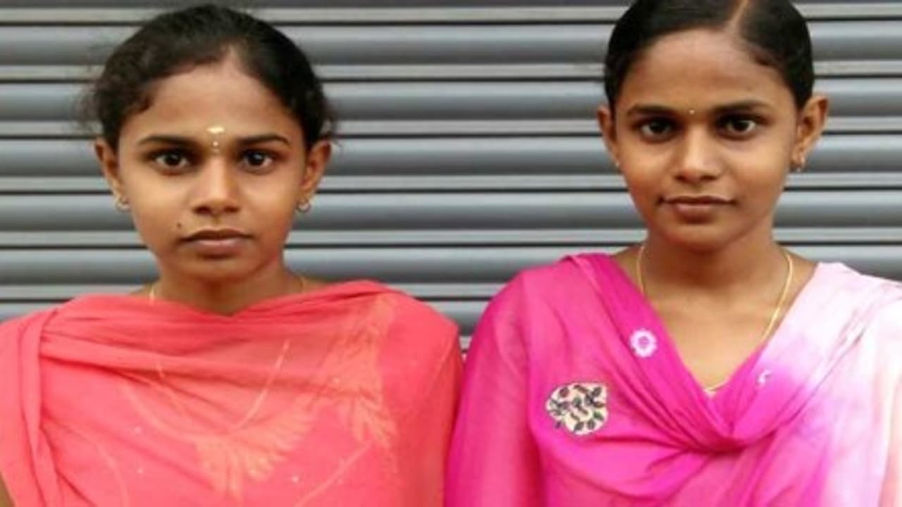 “உருவம் மட்டுமல்ல செயல்களிலும் எங்களுக்கு வெற்றியே...” ஒரே மதிப்பெண் பெற்ற இரட்டையர்கள் “உருவம் மட்டுமல்ல செயல்களிலும் எங்களுக்கு வெற்றியே...” ஒரே மதிப்பெண் பெற்ற இரட்டையர்கள்