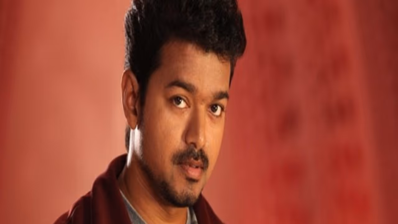 விஜய்யை அடிமையாக்கிய 'பிளைட் சிமிலேட்டர்'...! விஜய்யை அடிமையாக்கிய 'பிளைட் சிமிலேட்டர்'...!