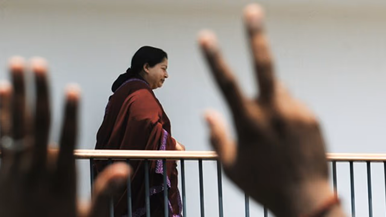 ಆಸ್ಪತ್ರೆಯಲ್ಲಿ ಜಯಲಲಿತಾರನ್ನು ಯಾರೂ ಭೇಟಿ ಮಾಡಿಯೇ ಇಲ್ಲ!, ಸುಳ್ಳು ಹೇಳಿದ್ದೆವು.. ಕ್ಷಮಿಸಿ: ತಮಿಳ್ನಾಡು ಸಚಿವ! ಆಸ್ಪತ್ರೆಯಲ್ಲಿ ಜಯಲಲಿತಾರನ್ನು ಯಾರೂ ಭೇಟಿ ಮಾಡಿಯೇ ಇಲ್ಲ!, ಸುಳ್ಳು ಹೇಳಿದ್ದೆವು.. ಕ್ಷಮಿಸಿ: ತಮಿಳ್ನಾಡು ಸಚಿವ!