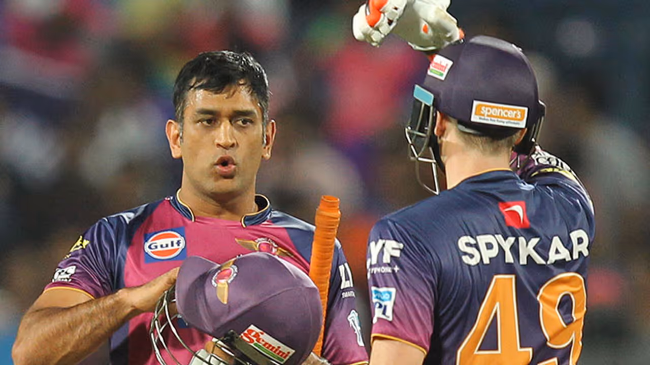 Watch maverick MS Dhoni's astounding innings against SRH Watch maverick MS Dhoni's astounding innings against SRH