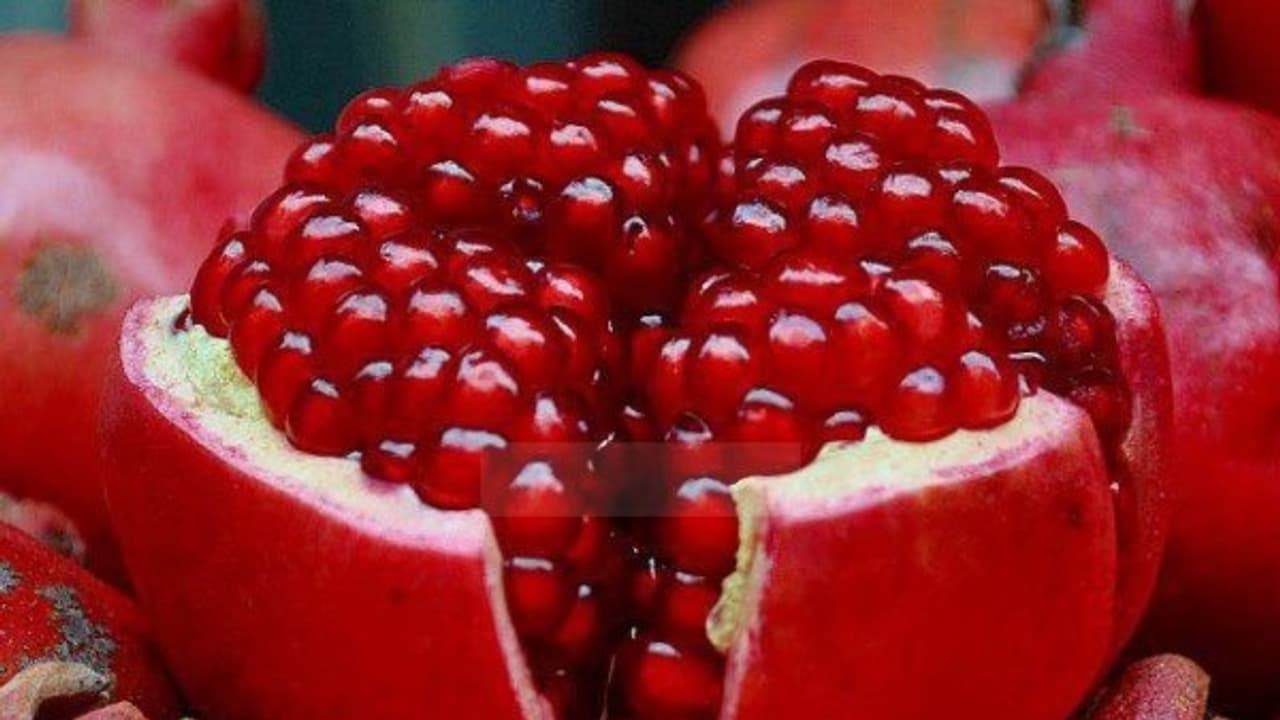 உங்களுக்குத் தெரியுமா? மாதுளம் பழத் தோல் சாறுடன் மிளகு பொடியை கலந்து சாப்பிட்டால் போதை மயக்கம் தீரும். .. உங்களுக்குத் தெரியுமா? மாதுளம் பழத் தோல் சாறுடன் மிளகு பொடியை கலந்து சாப்பிட்டால் போதை மயக்கம் தீரும். ..