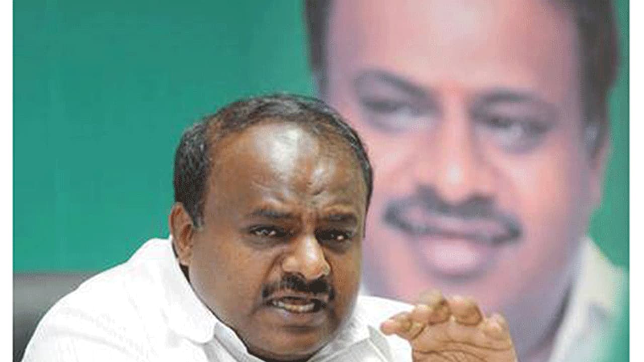 മോദിയുടെ ഫിറ്റ്നസ് ചലഞ്ചിന് കുമാരസ്വാമിയുടെ 'ഫിറ്റ്' മറുപടി മോദിയുടെ ഫിറ്റ്നസ് ചലഞ്ചിന് കുമാരസ്വാമിയുടെ 'ഫിറ്റ്' മറുപടി