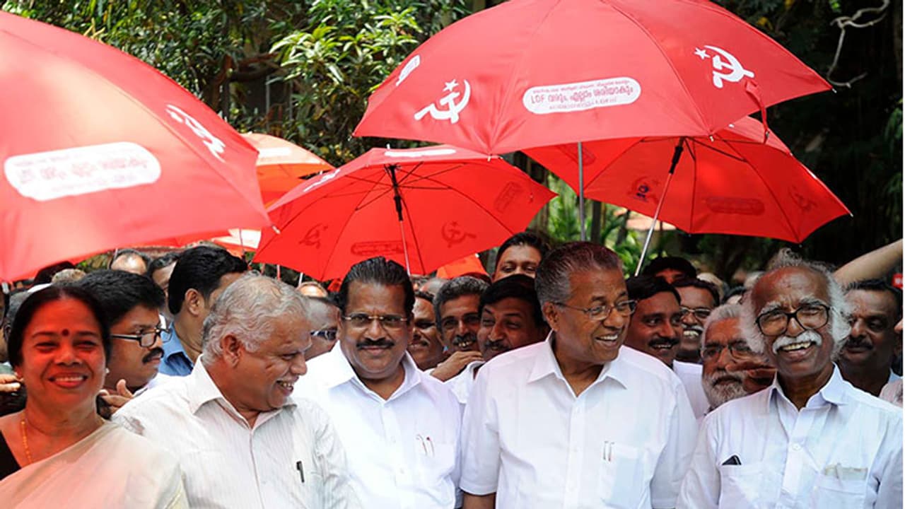 നവകേരളനിര്മ്മാണത്തിലേക്ക് സര്ക്കാര്: പ്രത്യേകസമിതികള് രൂപീകരിച്ചു നവകേരളനിര്മ്മാണത്തിലേക്ക് സര്ക്കാര്: പ്രത്യേകസമിതികള് രൂപീകരിച്ചു