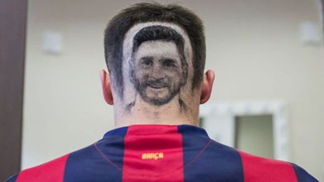 താരാരാധന 'തലയ്ക്ക് പിടിക്കുമ്പോള്' , വ്യത്യസ്തനാവാന് പുത്തന് ട്രെന്ഡ് താരാരാധന 'തലയ്ക്ക് പിടിക്കുമ്പോള്' , വ്യത്യസ്തനാവാന് പുത്തന് ട്രെന്ഡ്