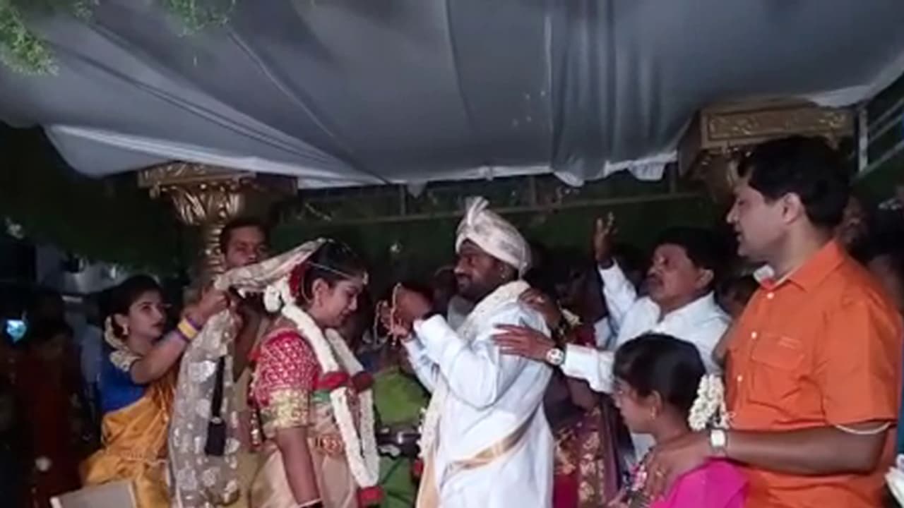 ವೈವಾಹಿಕ ಜೀವನಕ್ಕೆ ಕಾಲಿರಿಸಿದ ಗಿರೀಶ್ ಹೊಸನಗರ ವೈವಾಹಿಕ ಜೀವನಕ್ಕೆ ಕಾಲಿರಿಸಿದ ಗಿರೀಶ್ ಹೊಸನಗರ