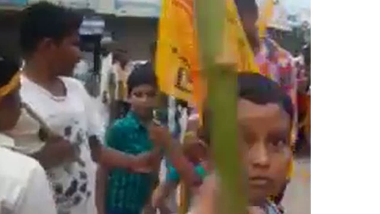 (వీడియో) చిన్న పిల్లలతో ఎలా ప్రచారం చేయిస్తున్నారో చూడండి (వీడియో) చిన్న పిల్లలతో ఎలా ప్రచారం చేయిస్తున్నారో చూడండి