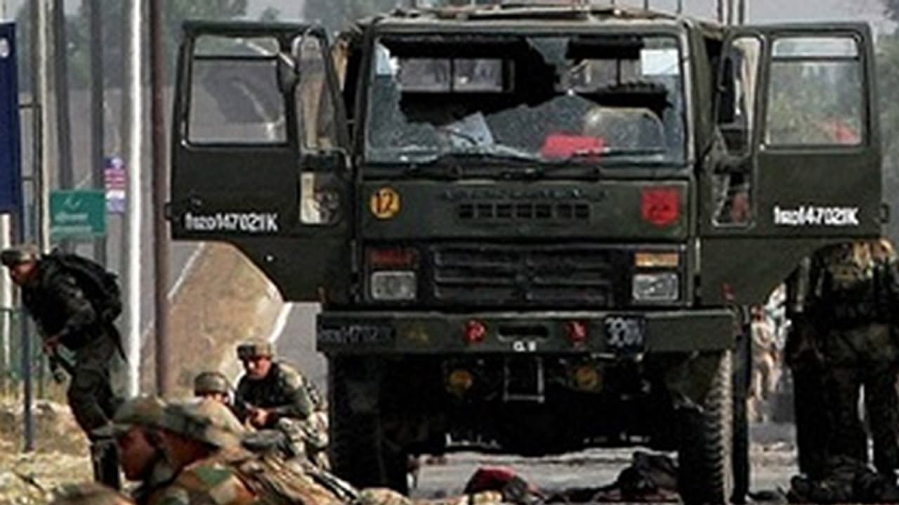 ಪೇದೆ ಕೊಂದಿದ್ದ ಉಗ್ರರನ್ನು ಅಟ್ಟಾಡಿಸಿ ಕೊಂದ ಸೇನೆ! ಪೇದೆ ಕೊಂದಿದ್ದ ಉಗ್ರರನ್ನು ಅಟ್ಟಾಡಿಸಿ ಕೊಂದ ಸೇನೆ!