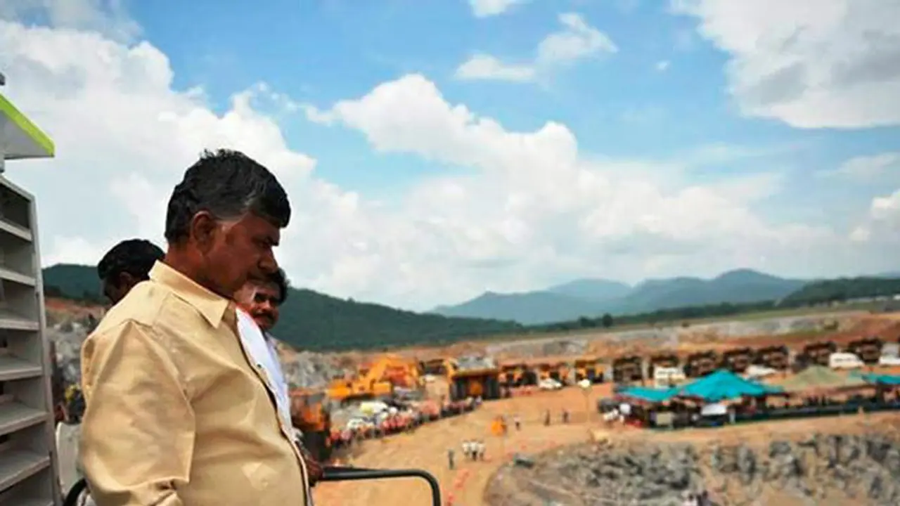 మే నాటికి పోలవరం నుంచి నీరందిస్తాం:చంద్రబాబు మే నాటికి పోలవరం నుంచి నీరందిస్తాం:చంద్రబాబు