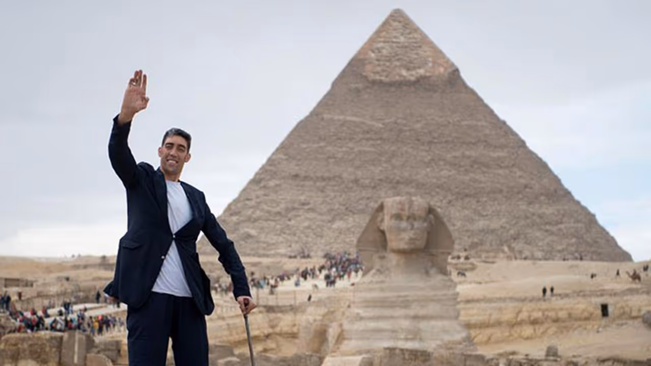 ലോകത്തിലെ ഉയരം കൂടിയ ആണും കുഞ്ഞിപ്പെണ്ണും കണ്ടുമുട്ടിയപ്പോള് ലോകത്തിലെ ഉയരം കൂടിയ ആണും കുഞ്ഞിപ്പെണ്ണും കണ്ടുമുട്ടിയപ്പോള്