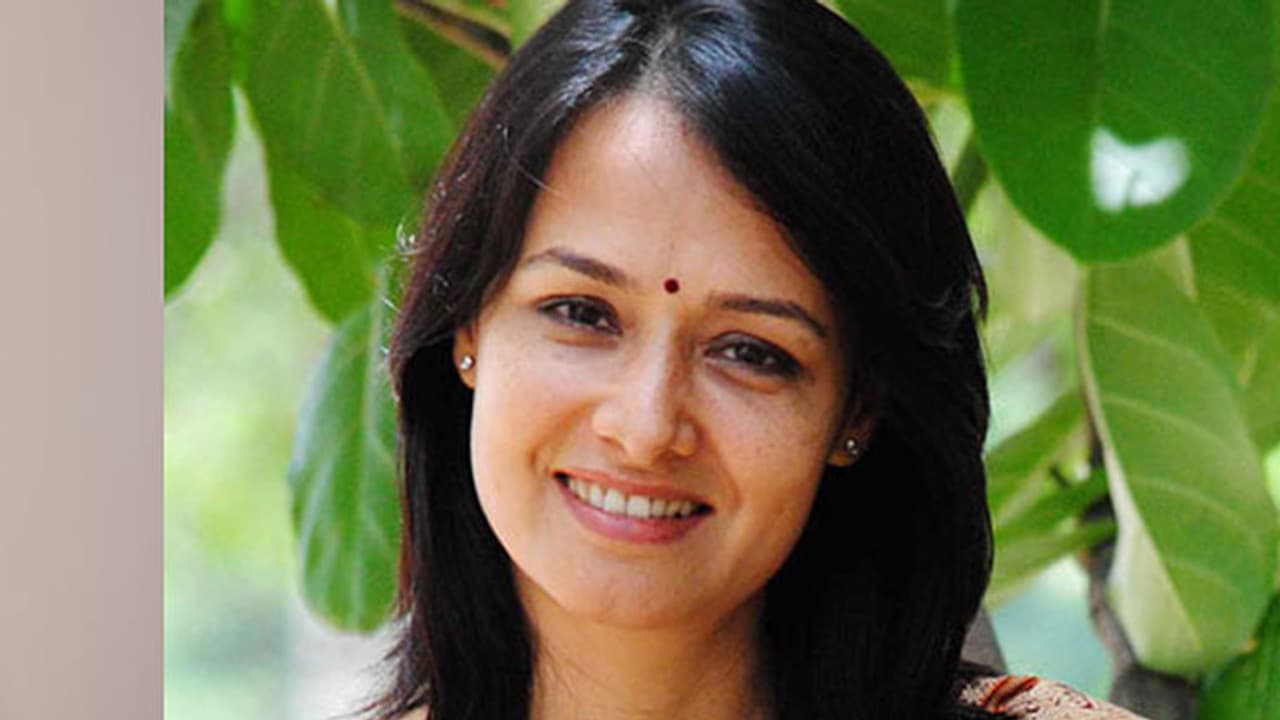 Amala goes gaga over Manju Warrier Amala goes gaga over Manju Warrier