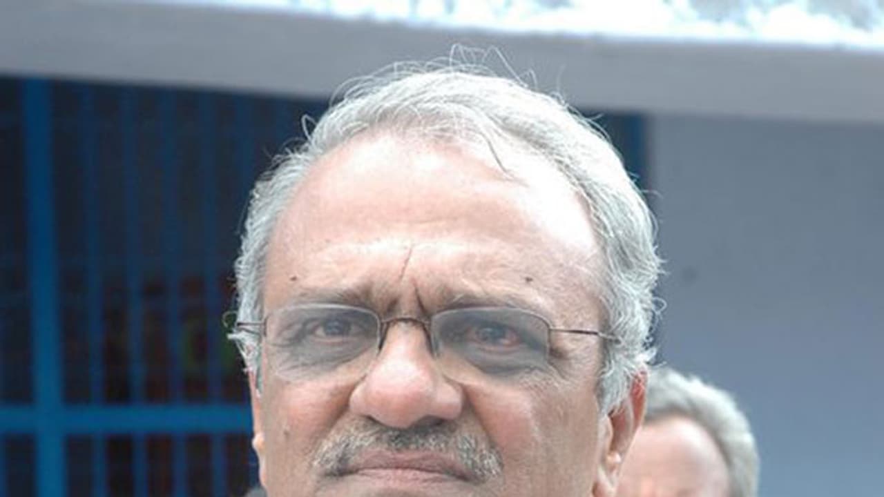 పాతబస్తీలో అలా చెప్పుకొనే ధైర్యం ఉందా: కేసీఆర్ కు నారాయణ ప్రశ్న పాతబస్తీలో అలా చెప్పుకొనే ధైర్యం ఉందా: కేసీఆర్ కు నారాయణ ప్రశ్న