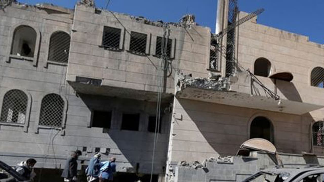 സനായില് സൗദി ആക്രമണം; 30 പേര് കൊല്ലപ്പെട്ടു സനായില് സൗദി ആക്രമണം; 30 പേര് കൊല്ലപ്പെട്ടു