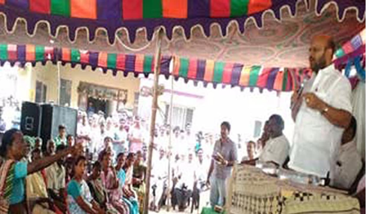 ఈ ఎమ్మెల్యేకు పిచ్చి వుందట... ఈ ఎమ్మెల్యేకు పిచ్చి వుందట...