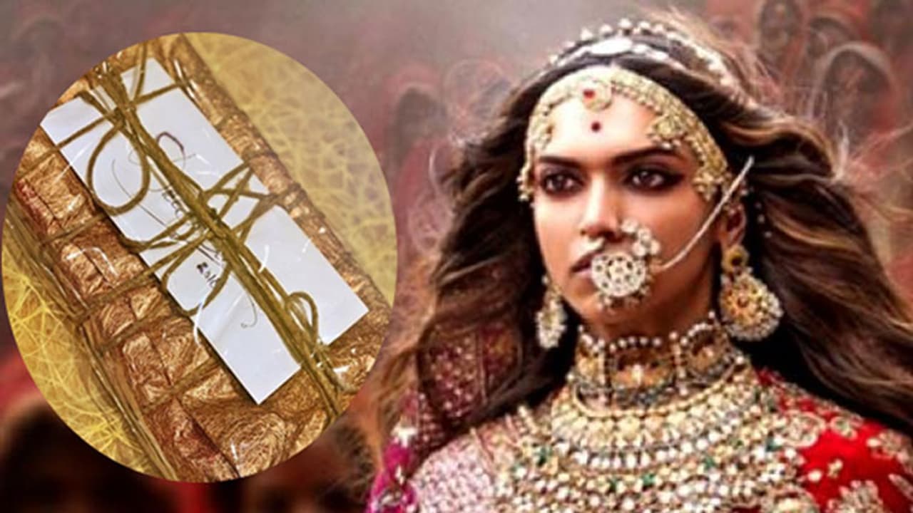 Padmaavati Deepika Padukone receives a special gift from the superstar Padmaavati Deepika Padukone receives a special gift from the superstar