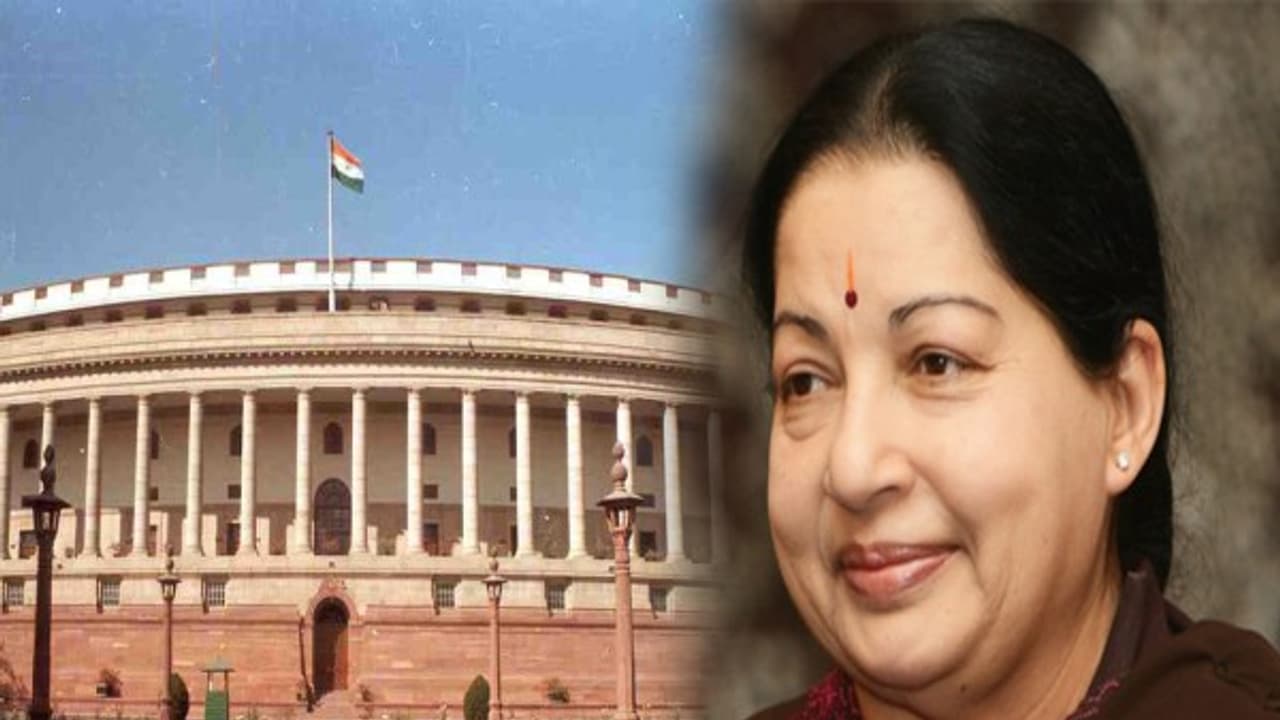 ஜெ.வின் வரலாற்றை துணைப்பாடமாக்க வைக்க வேண்டும்! ஜெ.வின் வரலாற்றை துணைப்பாடமாக்க வைக்க வேண்டும்!