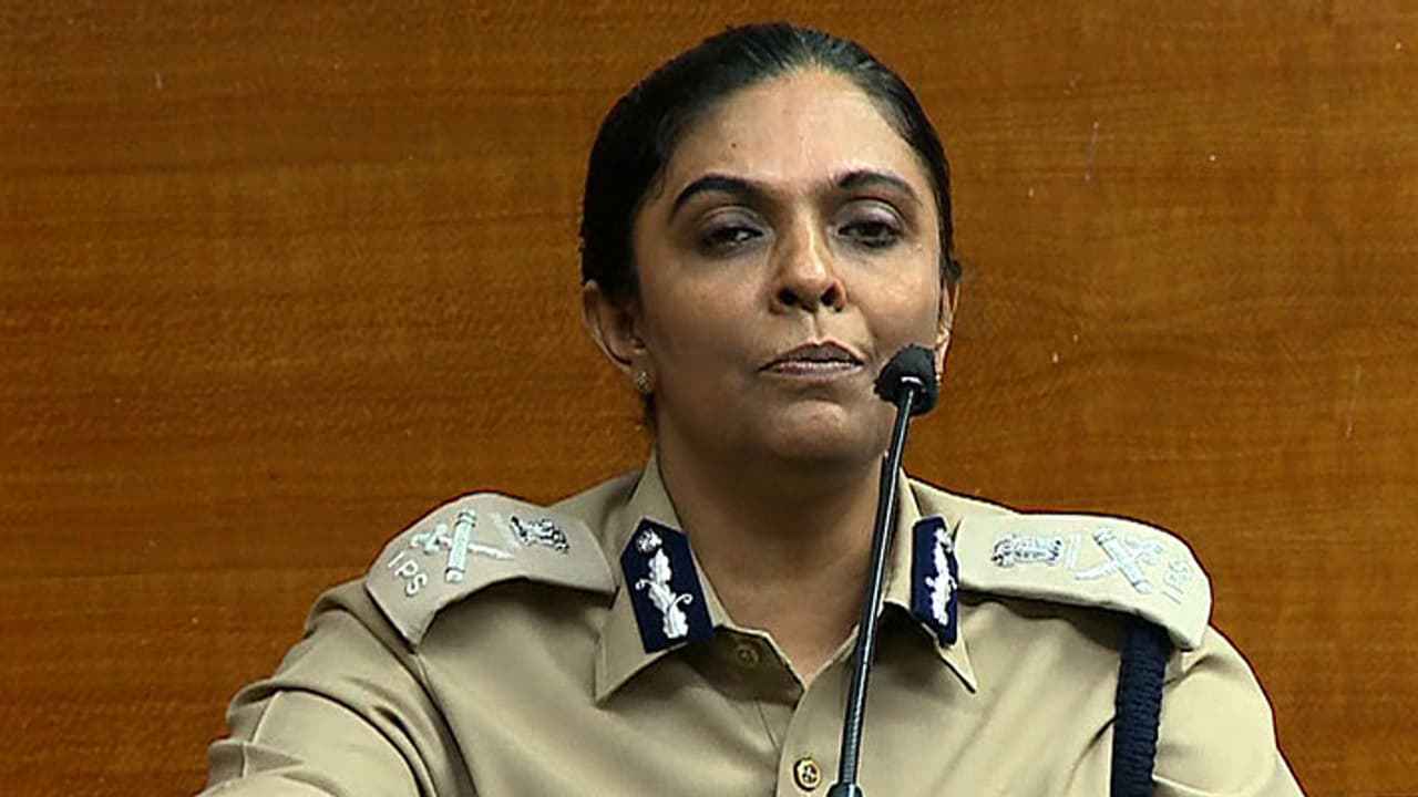 ബീഫ് മാത്രമല്ല ഒഴിവാക്കിയത്: വിവാദത്തിൽ പ്രതികരിച്ച് എഡിജിപി ബി സന്ധ്യ ബീഫ് മാത്രമല്ല ഒഴിവാക്കിയത്: വിവാദത്തിൽ പ്രതികരിച്ച് എഡിജിപി ബി സന്ധ്യ