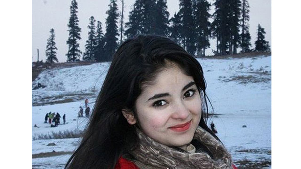 জাইরা 'কাশ্মীরের লজ্জা'! মৌলবাদীদের চাপেই কঠোর সিদ্ধান্ত দঙ্গল কন্যার জাইরা 'কাশ্মীরের লজ্জা'! মৌলবাদীদের চাপেই কঠোর সিদ্ধান্ত দঙ্গল কন্যার