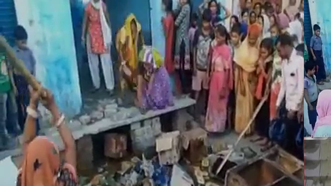 (ವಿಡಿಯೋ)ಮಹಿಳೆಯರ ಆಕ್ರೋಶಕ್ಕೆ ಮದ್ಯದಂಗಡಿ ಪೀಸ್ ಪೀಸ್!