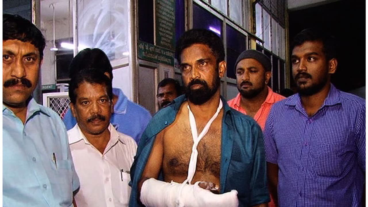 പഠിപ്പ് മുടക്ക് ദിവസം കെഎസ്യു പ്രവര്ത്തകര് അധ്യാപകനെ മര്ദ്ദിച്ചെന്ന് പരാതി പഠിപ്പ് മുടക്ക് ദിവസം കെഎസ്യു പ്രവര്ത്തകര് അധ്യാപകനെ മര്ദ്ദിച്ചെന്ന് പരാതി