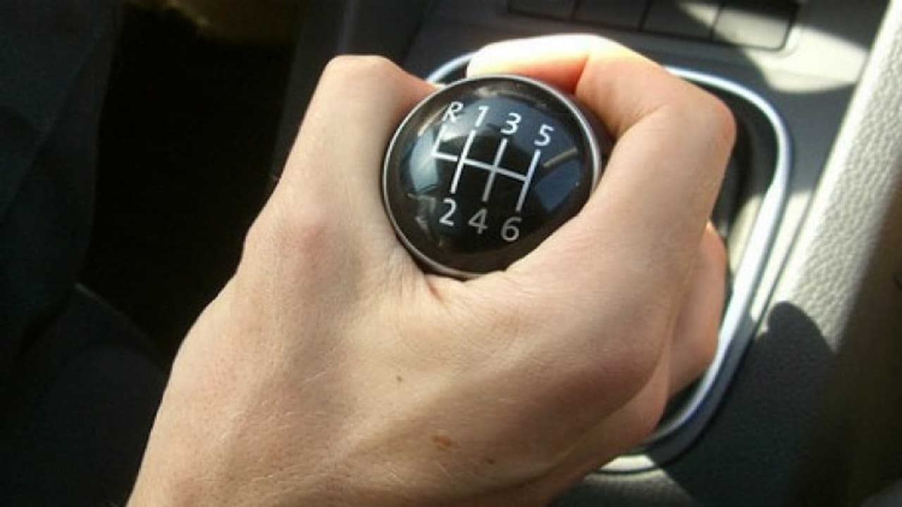 കാര് പാര്ക്ക് ചെയ്യേണ്ടത് ഏത് ഗിയറില്? കാര് പാര്ക്ക് ചെയ്യേണ്ടത് ഏത് ഗിയറില്?