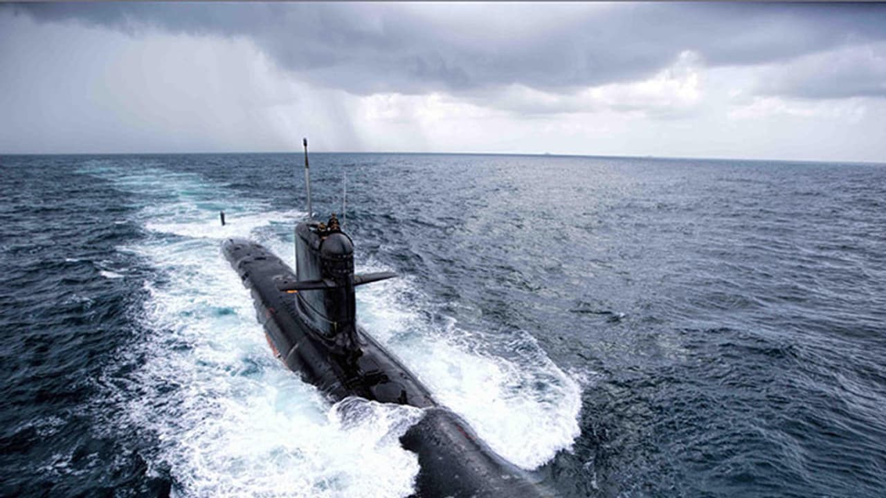 ഐഎന്എസ് കല്വരിയെ ക്യാമറയിലാക്കി ഇന്ത്യന് നേവി; വീഡിയോ ഐഎന്എസ് കല്വരിയെ ക്യാമറയിലാക്കി ഇന്ത്യന് നേവി; വീഡിയോ